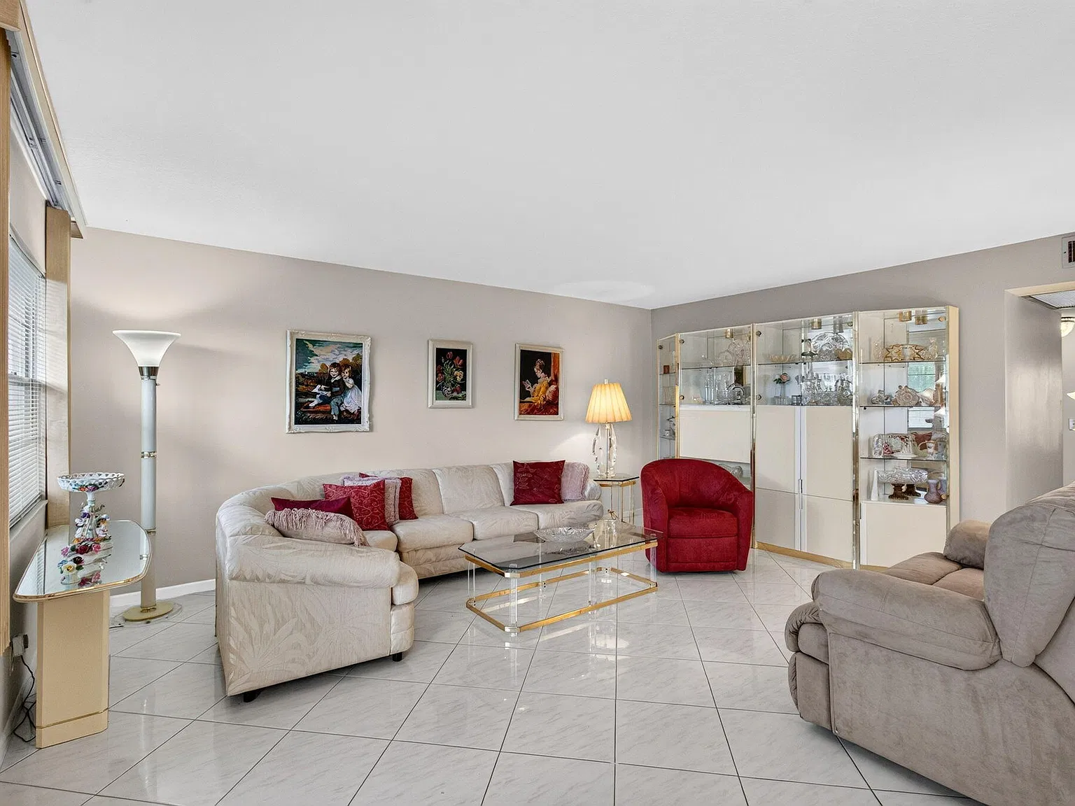 2 bed, 2.0 bath, 945 sqft, $3,700 — Photo 4