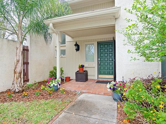 Entry to 8014 Hollyridge Road