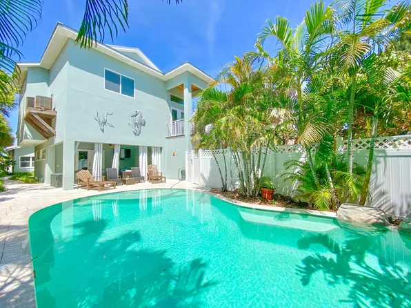 3704 El Centro St, Saint Pete Beach, FL 33706