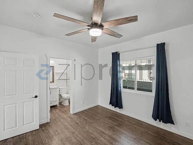 1659 E 61st St — Photo 13