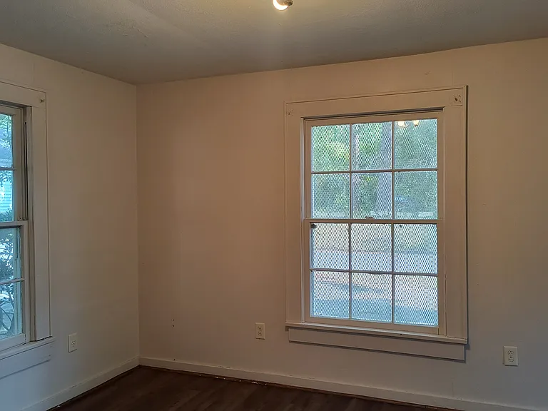 1215 S Elm St — Photo 9