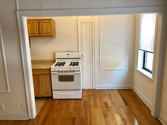 4th image of 3812 N Pine Grove Ave APT 104