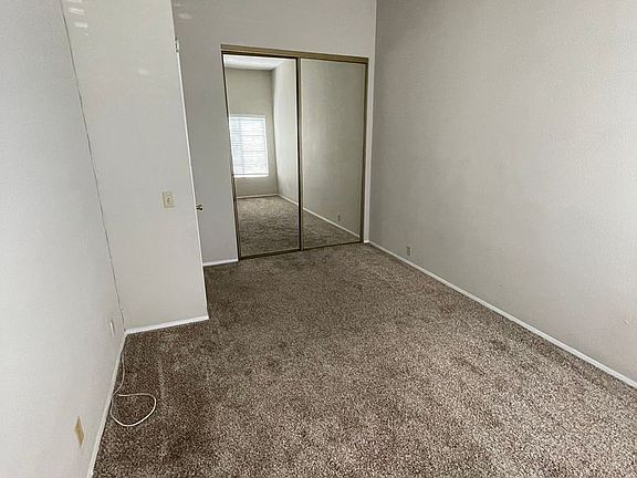 3rd image of 3101 Juniper St APT 1