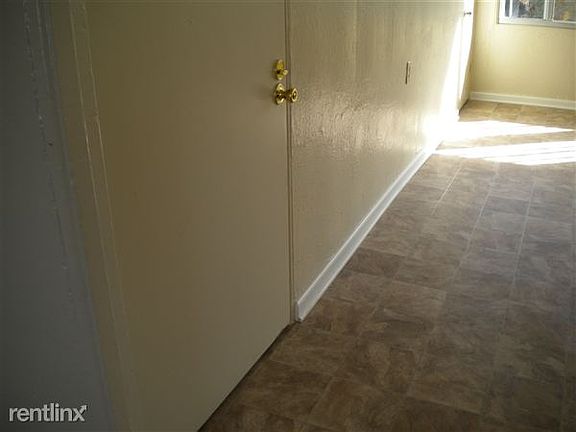 5th image of 254 Ash Ave