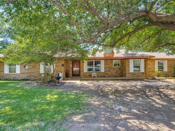 906 Clearview St, Krum, TX 76249