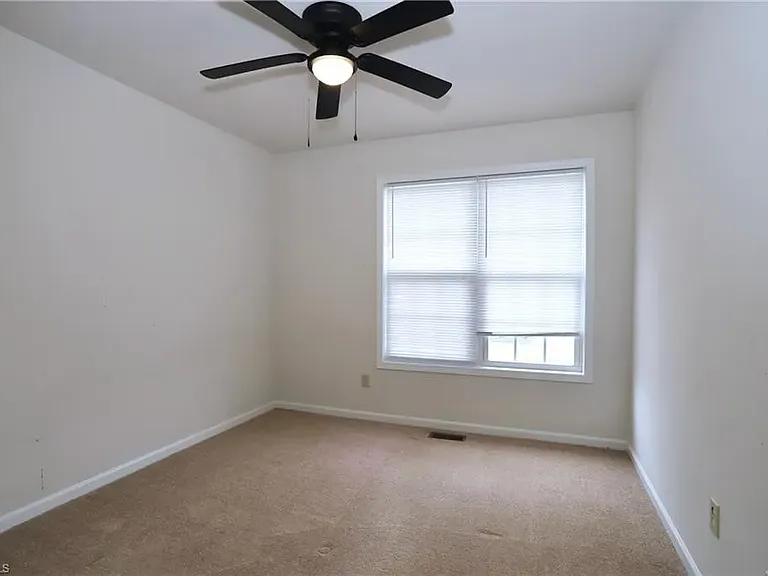 1324 Whitsett St — Photo 6