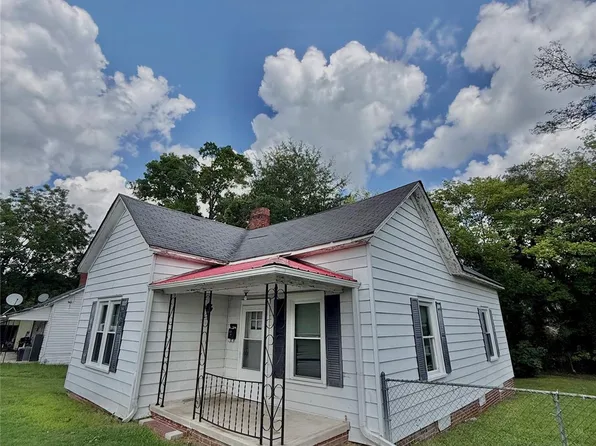 45 E White St, Chester, SC 29706