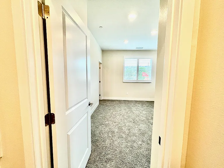 1692 Enterprise Dr — Photo 52