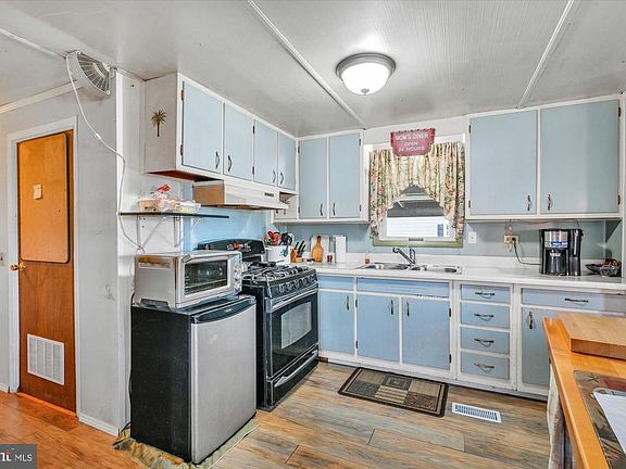 5th image of 1626 Apple St