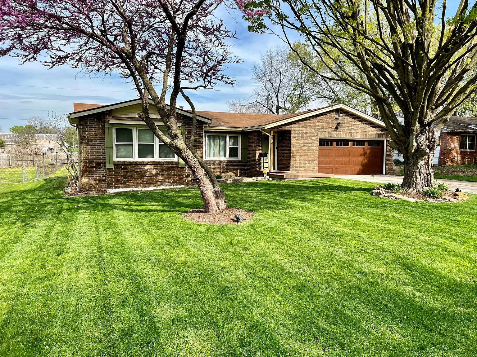224 N Prince Ln — Photo 2