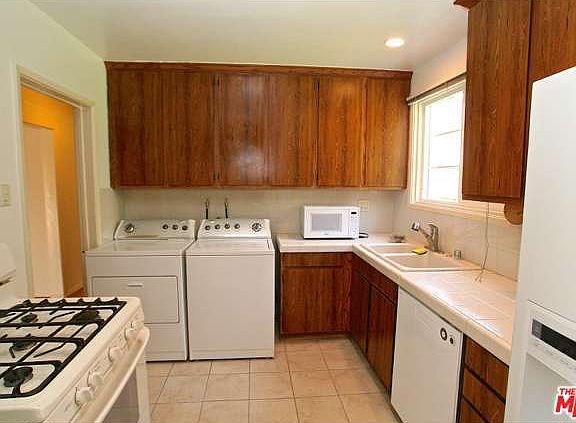 3rd image of 3938 Legion Ln
