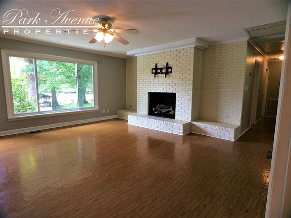5th image of 256 Lakeshore Dr