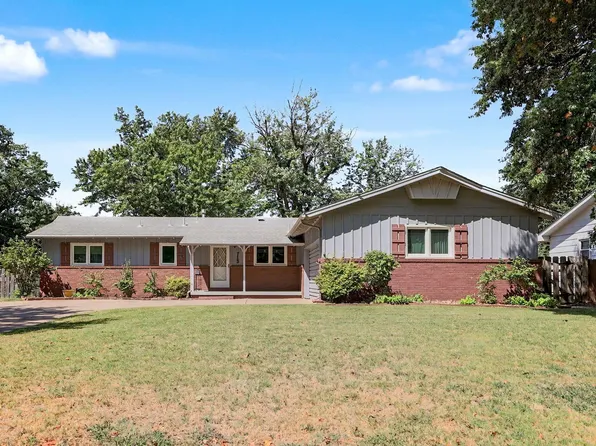 713 N Farmington Dr, Derby, KS 67037
