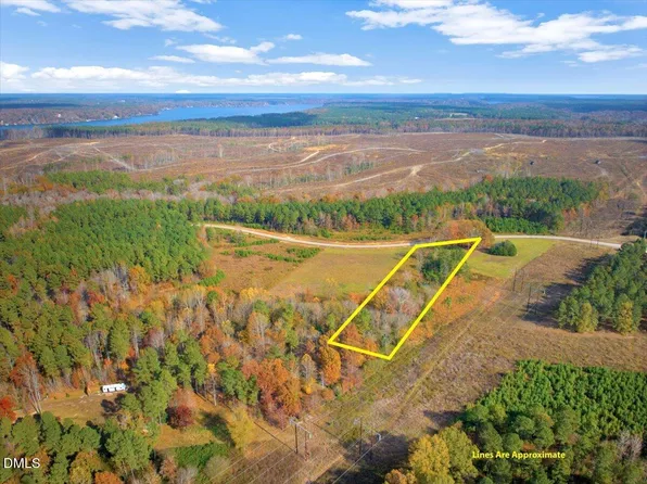 73 Pinnacle Shores Dr #73, Macon, NC 27551