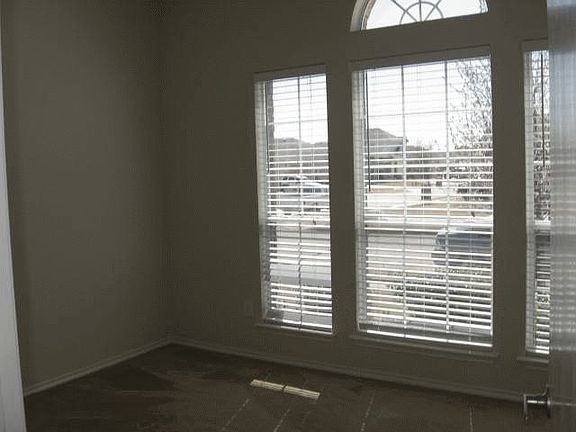 5th image of 9900 Henna Ln