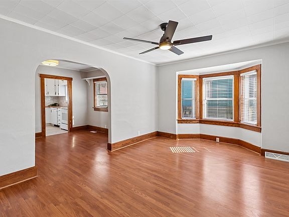 4th image of 1629 46th St