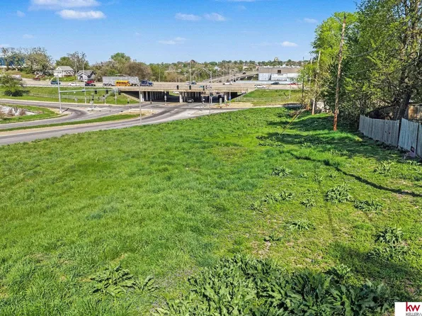 2929 Ed Creighton Ave, Omaha, NE 68105