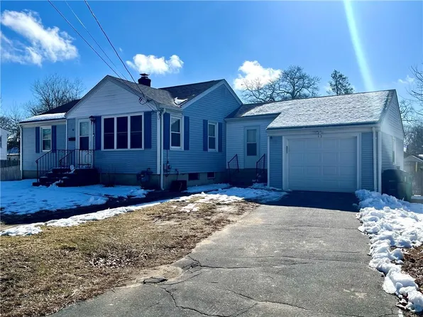52 Merle St, Warwick, RI 02889