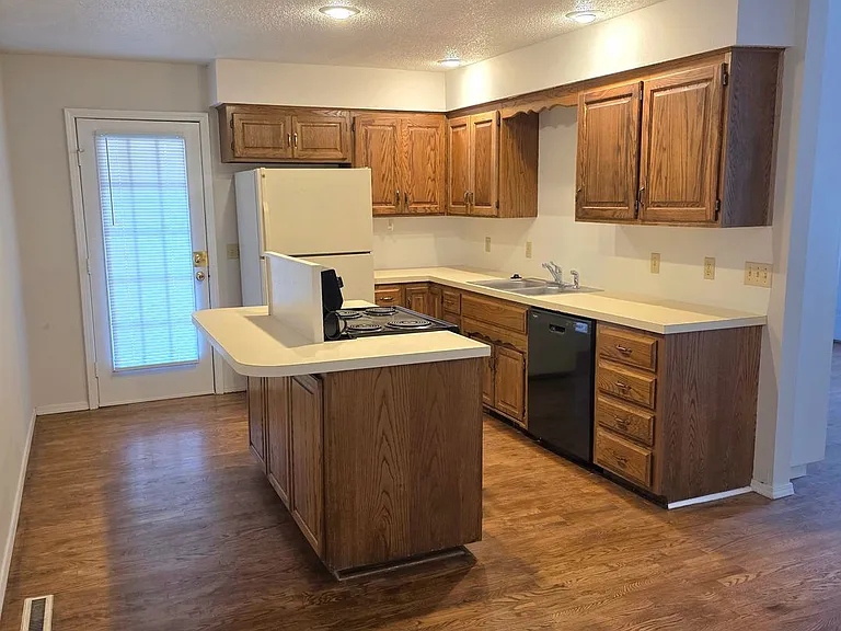 1803 N Plaza Dr — Photo 4