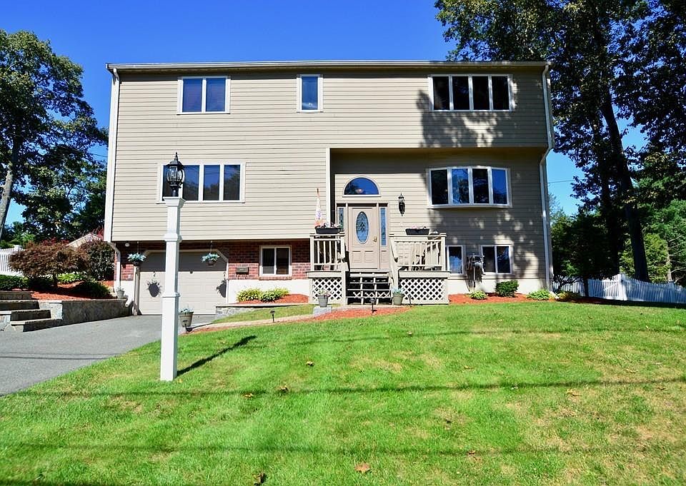1st image of 4 Livingston Dr