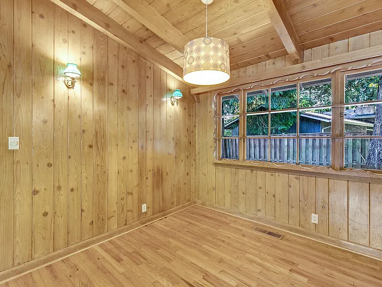 110 Laurel St — Photo 5