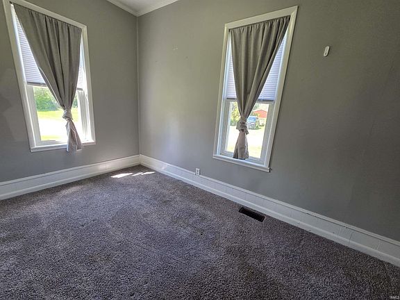 5th image of 225 Railroad St