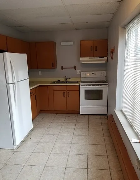 445 State Ave — Photo 6