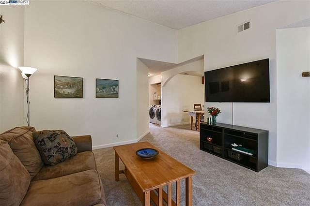 1st image of 536 Sterling Dr