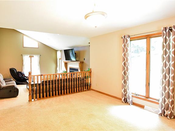5th image of 342 Oakley Dr E