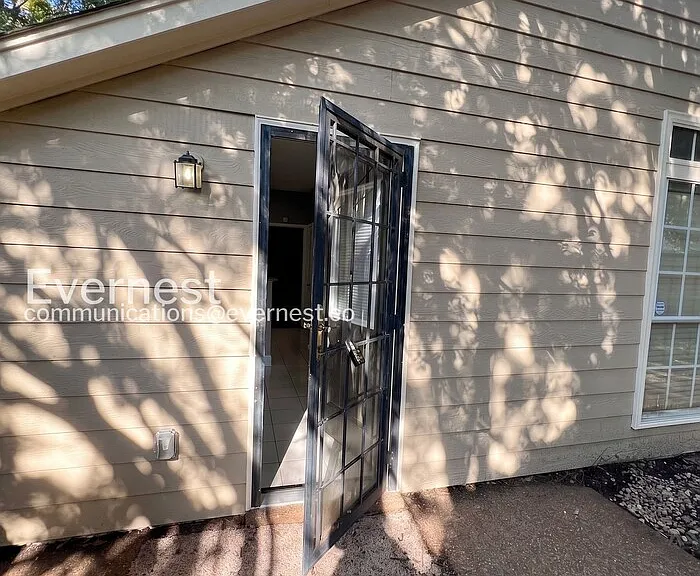7900 Hunters Xing — Photo 23