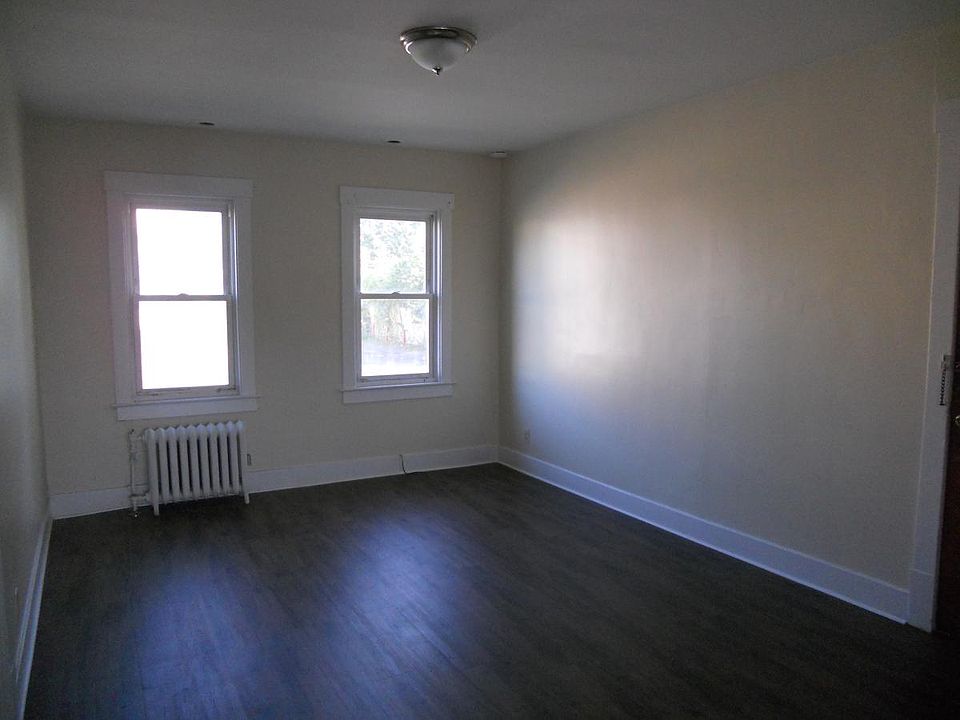 1st image of 228 W Hazeltine Ave APT 7