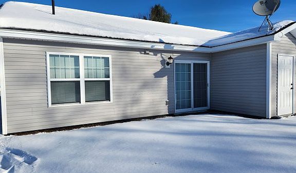 2nd image of 512 Lake Rd #2