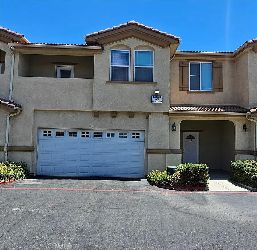 3 bed, 2.5 bath, 2201 sqft, $3,300 — Photo 1