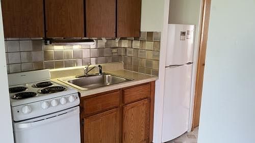2nd image of 4333 W 95th St APT 4