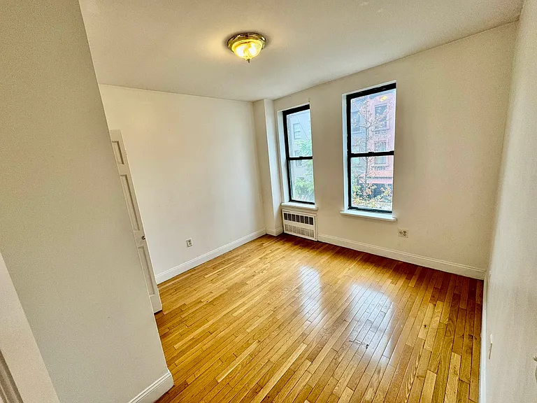 352 W 46th St #3B — Photo 5