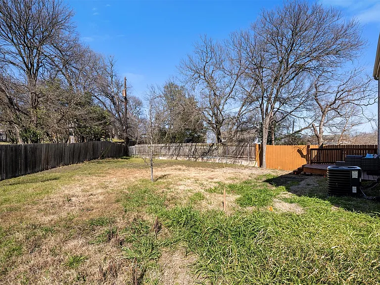 6104 Reicher Dr — Photo 32