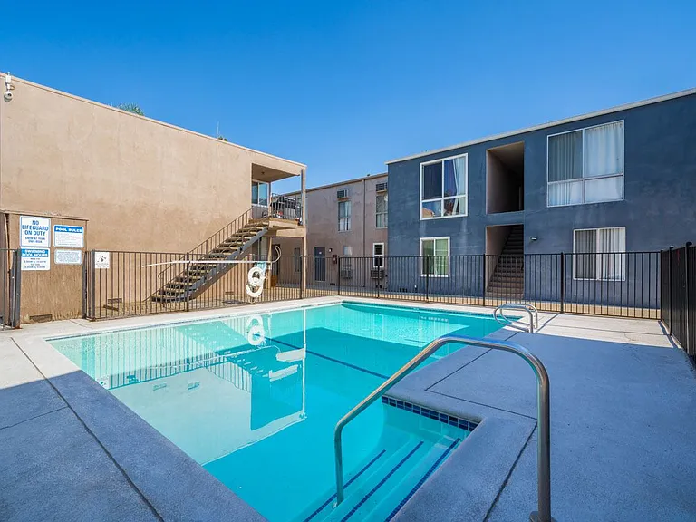 Chateau 16860 Chatsworth Apartments, LLC — Photo 2