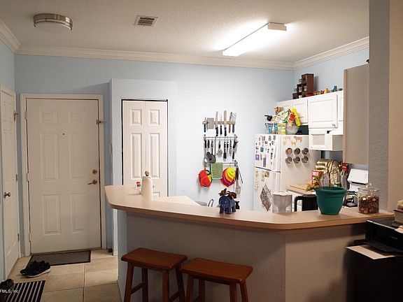 2nd image of 13810 SUTTON PARK Drive #1124