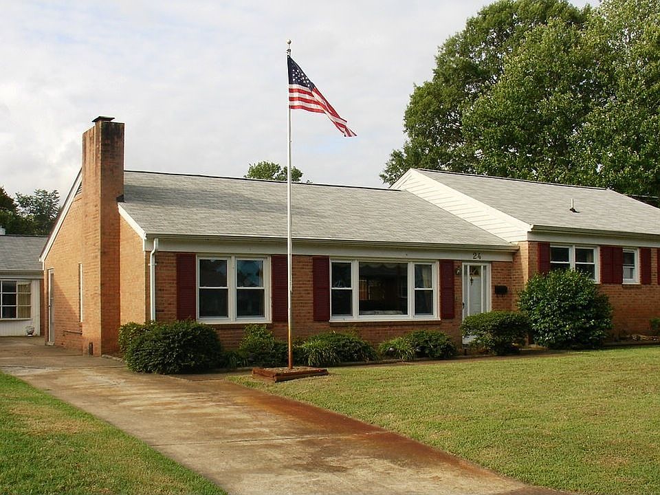 FRONT OF HOUSE WITH DETACHED APARTMENT TO SIDE