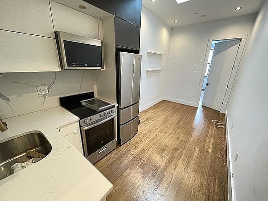 5th image of 1317 Gates Ave #E3