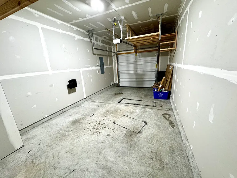661 E Church St #B — Photo 26