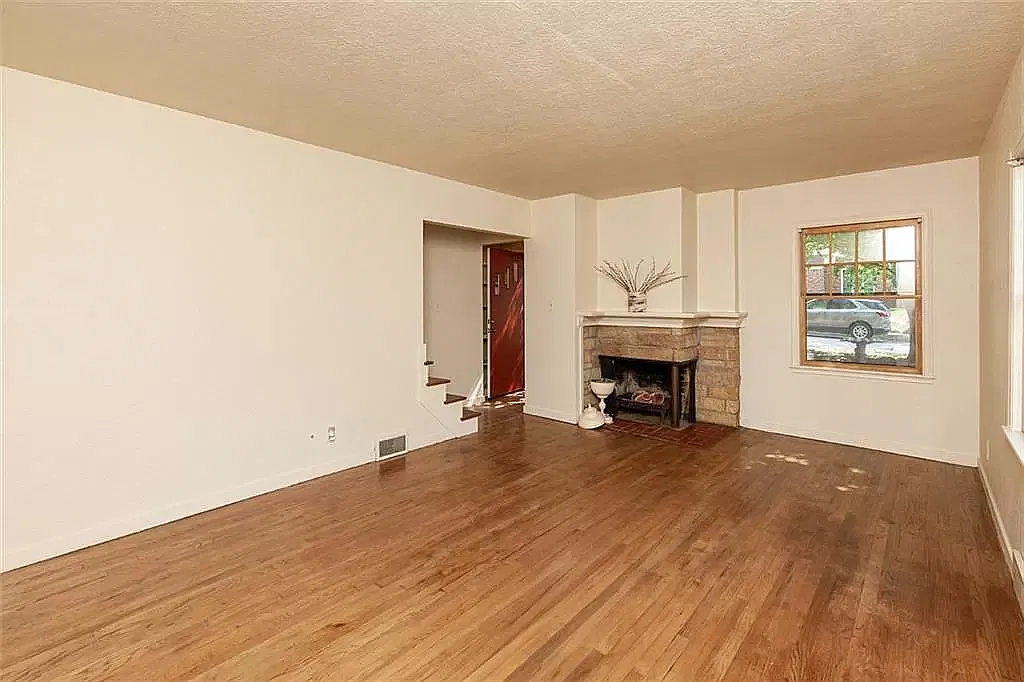 3 bed, 1.5 bath, 1289 sqft, $1,950 — Photo 4