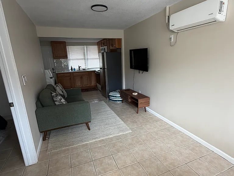 4328 State Line Rd — Photo 2