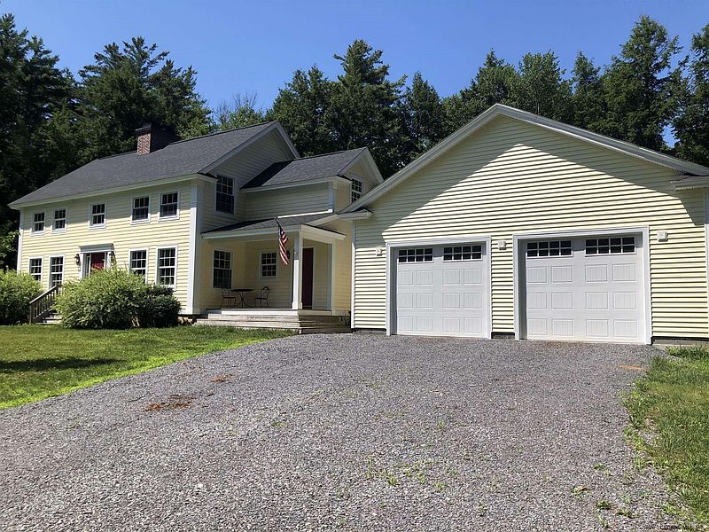 3rd image of 203 ROYAL COACHMAN Drive