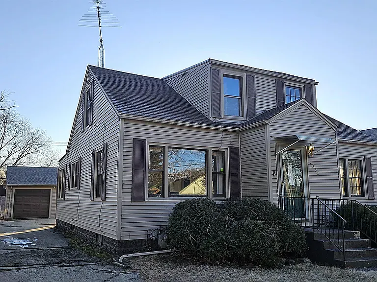 2336 Holland St — Photo 1