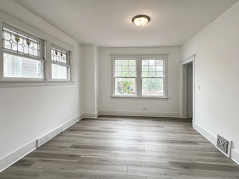 2122 Bancroft St — Photo 37