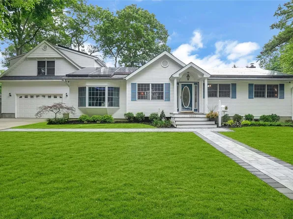 1107 Jefferson Avenue, West Islip, NY 11795