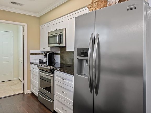4th image of 3 Grandview Cir