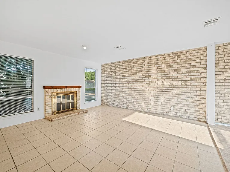6463 Cambridge Glen Ln — Photo 5