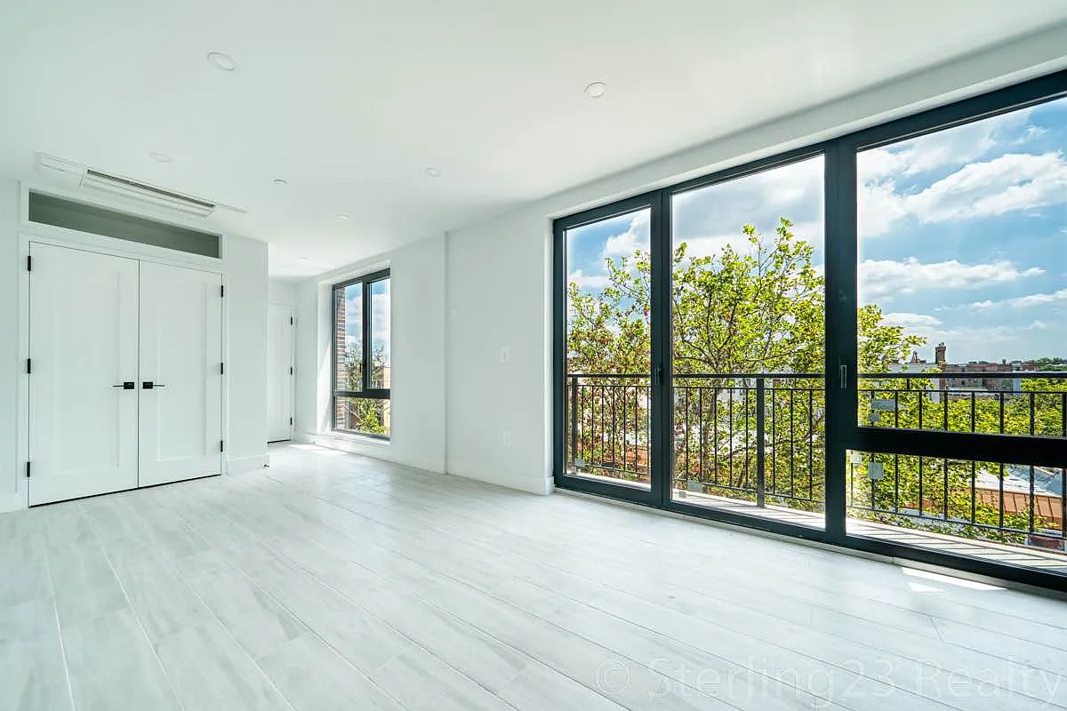 Building Photo - 47-58 43rd St #3B